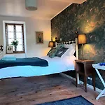 La Maison Famille Bed & Breakfast 3*