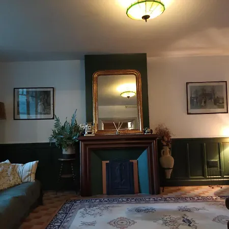 La Maison Famille Bed and Breakfast