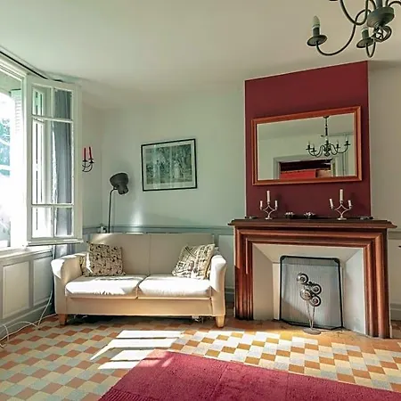 La Maison Famille Bed and Breakfast 3*