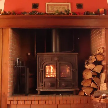 La Maison Famille Bed and Breakfast 3*