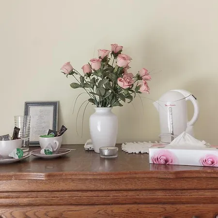 La Maison Famille Bed & Breakfast *