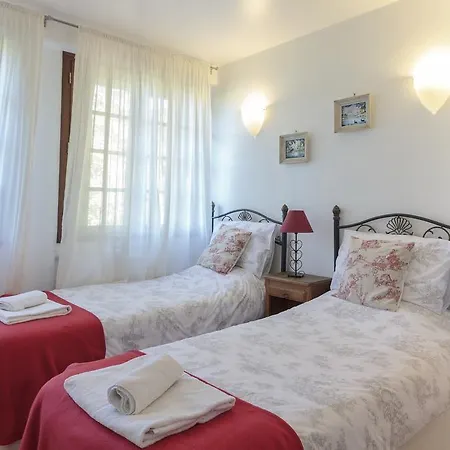 La Maison Famille Bed and Breakfast